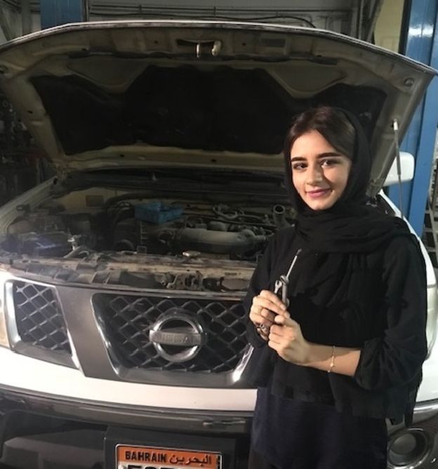 نساء البحرين يقتحمن مجال إصلاح السيارات
